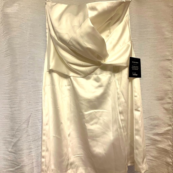 Lulus Dresses & Skirts - Lulu’s Sz M Strapless satin dress